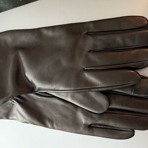 Talbots women’s  Sleek Black Leather Gloves